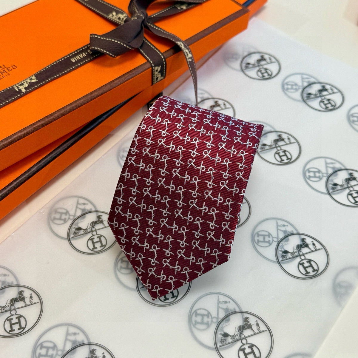 Hermes Style Men's Houndstooth Pattern Silk Tie