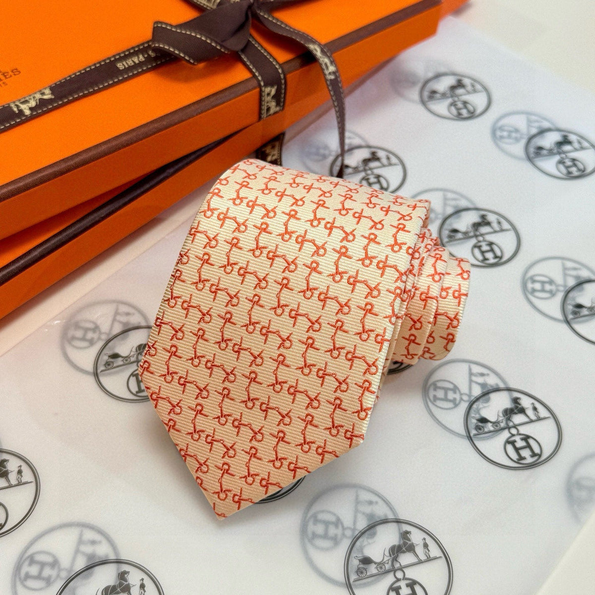 Hermes Style Men's Houndstooth Pattern Silk Tie