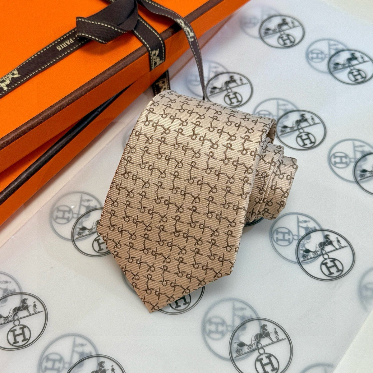Hermes Style Men's Houndstooth Pattern Silk Tie