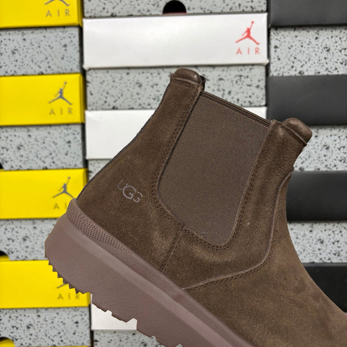 UGG Chelsea Boot – Suede Pull-On Ankle Boot with Elastic Gusset & Chunky Lug Platform Sole in Chocolate