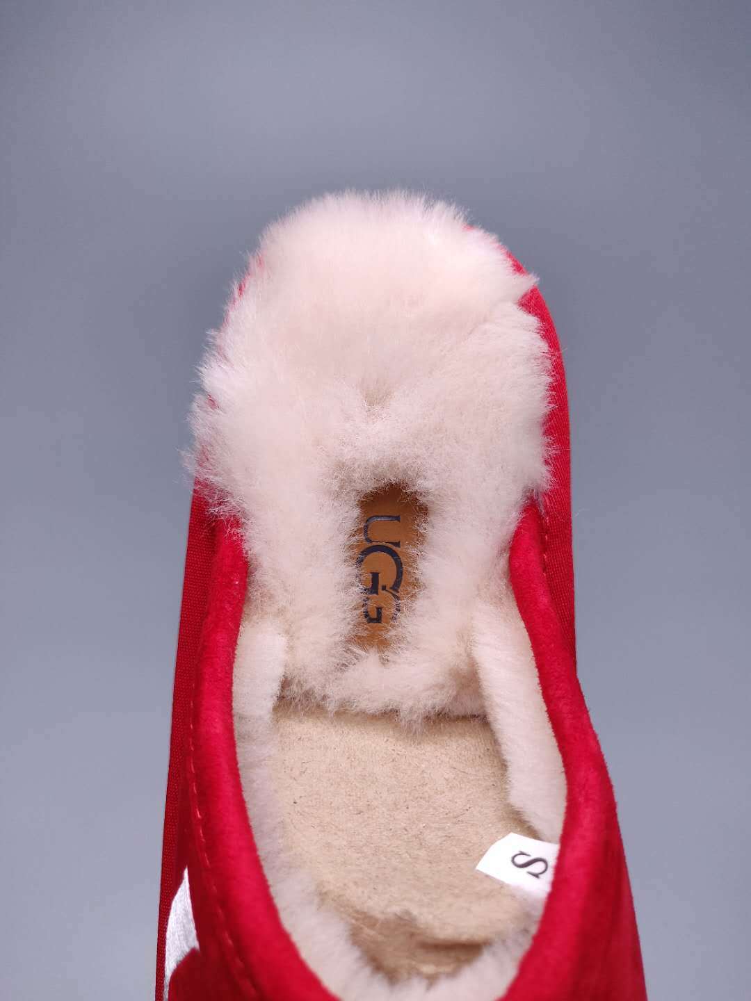 Red G-Logo Indoor Slippers — New Arrival | In Stock