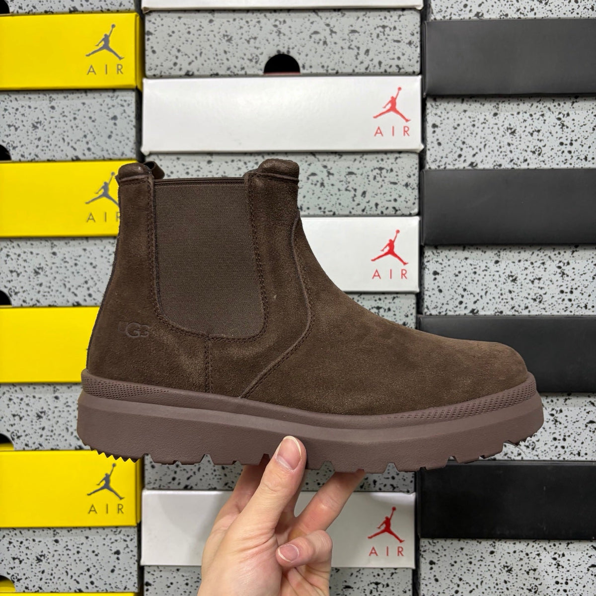 UGG Chelsea Boot – Suede Pull-On Ankle Boot with Elastic Gusset & Chunky Lug Platform Sole in Chocolate