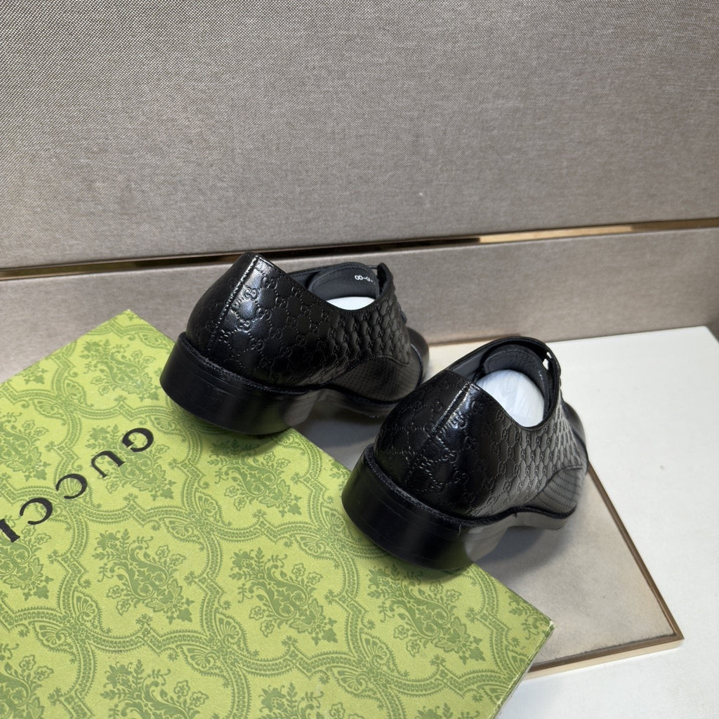 Gucci Men's Black Textured Lace-Up Dress Shoes