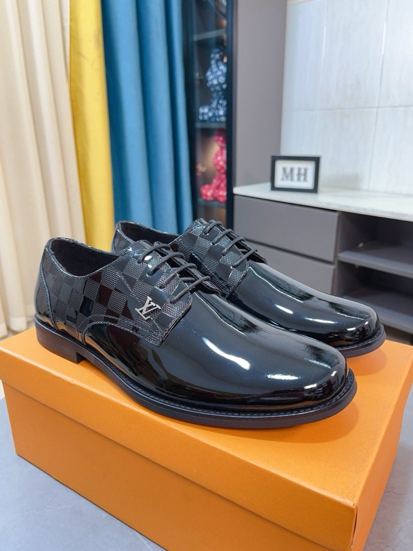 Louis Vuitton Black Glossy Lace-Up Dress Shoes - Rounded Toe