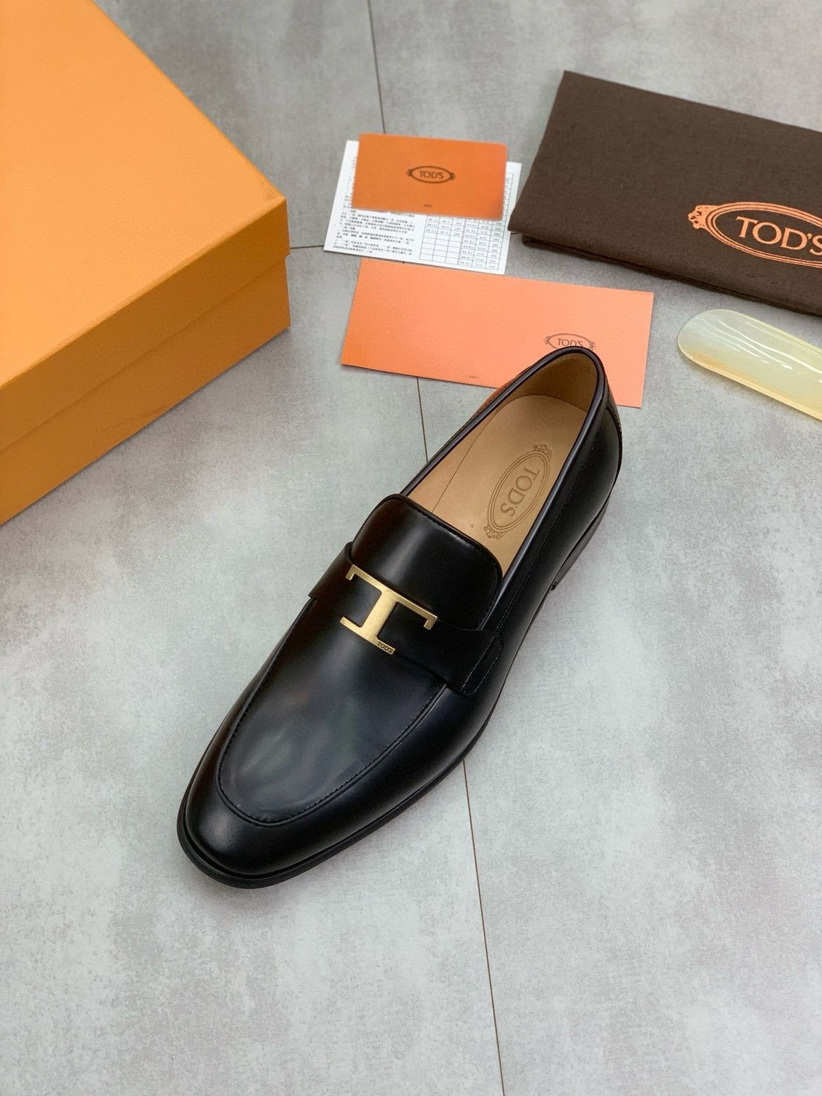 TOD'S Men's Black Gold-Tone Hardware Loafers