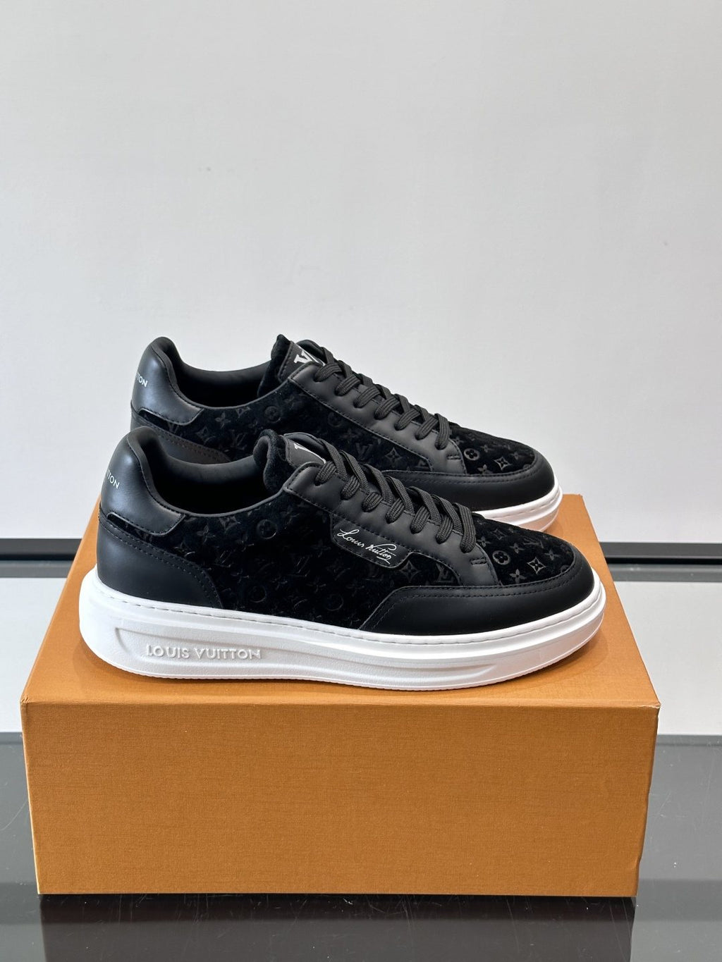 Louis Vuitton Embossed Low-Top Sneakers - Embossed Patterned Leather And Suede Upper